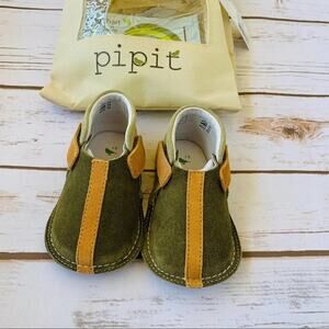 Pipit Stripe Suede shoe